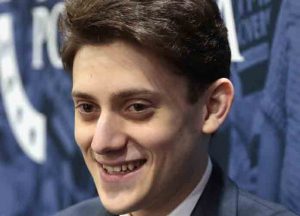 Description: English: Kyle Kashuv speaking at an event in West Palm Beach, Florida. Date 21 December 2018 Source: Own work Author: Gage Skidmore (Wikipedia)