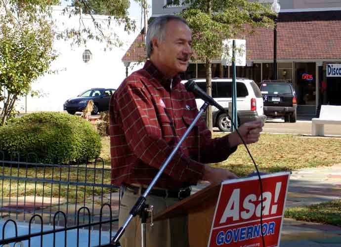 Former Arkansas Gov. Asa Hutchinson Says Trump Should End 2024 Bid If Indicted
